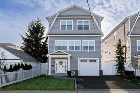 63 Franklin St, East Rockaway, NY 11518