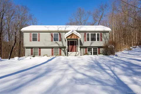 953 Beekman Rd, Beekman, NY 12533