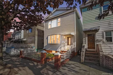 3445 59th St, New York, NY 11377