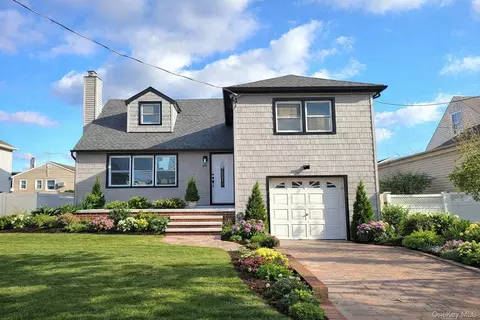 258 Jefferson Ave, Island Park, NY 11558