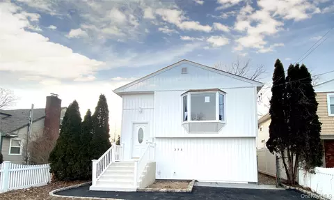 275 Beachview St, Copiague, NY 11726