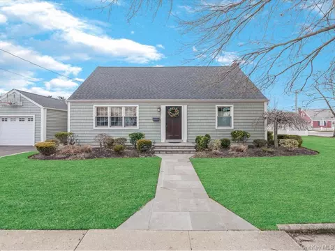 1896 Russell St, Bellmore, NY 11710