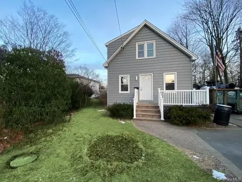 1193 Brookdale Ave, Bay Shore, NY 11706