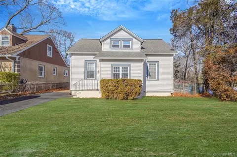 59 Richard Ave, Islip Terrace, NY 11752