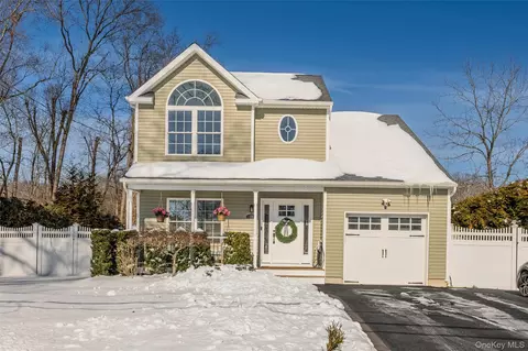 19 Raymond Ave, Middle Island, NY 11953