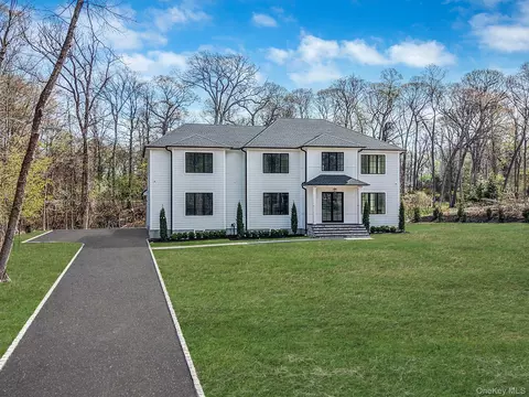 9 Wilderness Rd, Saint James, NY 11780