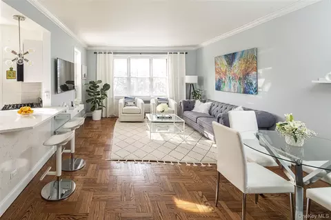 5 Midland Gdns #2H, Bronxville, NY 10708