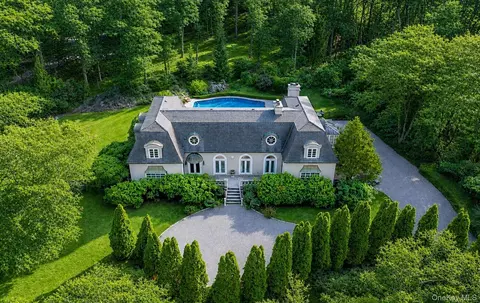 38 Tiffany Rd, Oyster Bay, NY 11771