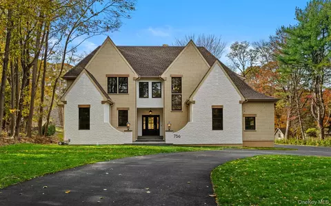 756 Mount Sinai-coram Rd, Mount Sinai, NY 11766