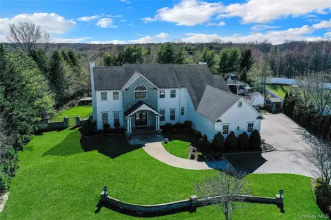 92 Sweetgum Ln, Miller Place, NY 11764