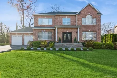 26 The Hemlocks, North Hempstead, NY 11576