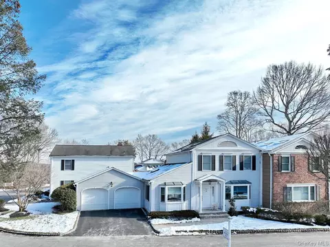 44 Washington Cir, Clarkstown, NY 10956