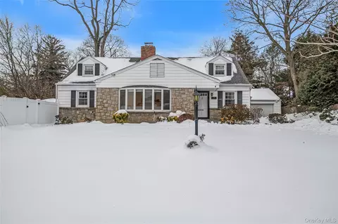 1 Orchard Farm Rd # A, North Hempstead, NY 11050