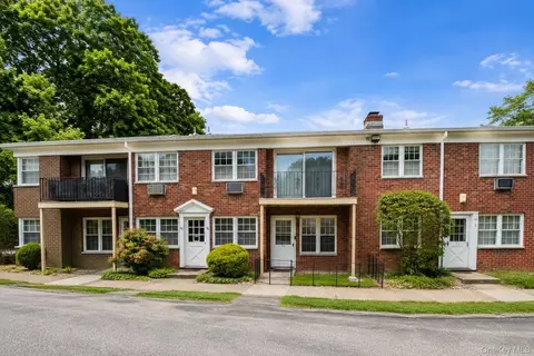 8 Colonial Rd #36, Beacon, NY 12508
