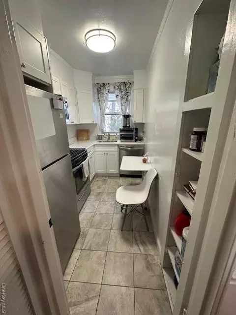 14 Stokes Rd #2B, Yonkers, NY 10710