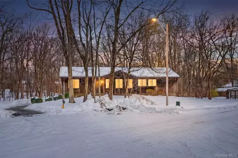 6 Pelham Ct, Clarkstown, NY 10954