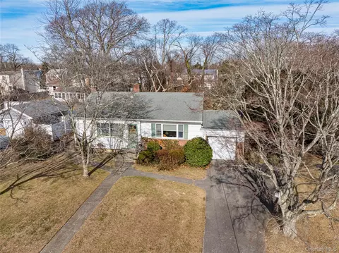 67 Edgewood Rd, West Islip, NY 11795