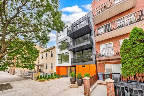 30-24 32nd St #1, New York, NY 11102