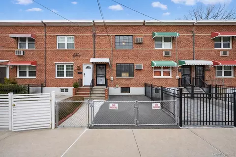 1231 E 223rd St, New York, NY 10466