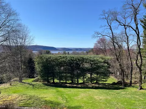 132 Ridgecrest Rd, Briarcliff Manor, NY 10510