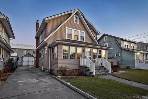 35 S Franklin Ave, Valley Stream, NY 11580