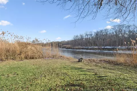 90 Shore Dr, Mastic Beach, NY 11951