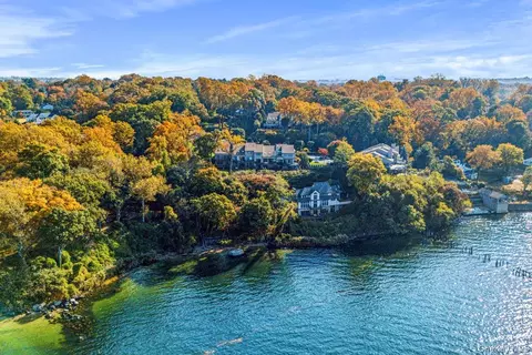 3 Willada Ln, Glen Cove, NY 11542