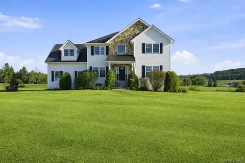 4 Picnic Woods Rd, Lloyd, NY 12515