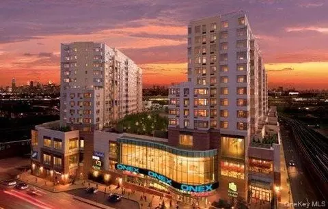 40-28 College Point Blvd #805, Flushing, NY 11354