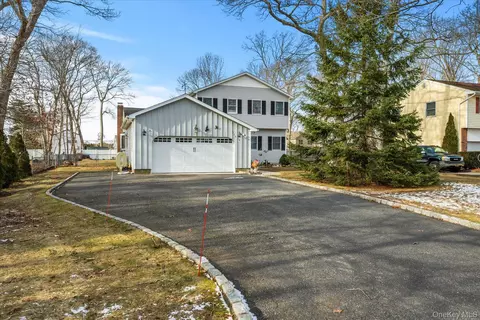 214 S Pipe Stave Hollow Rd, Mount Sinai, NY 11766