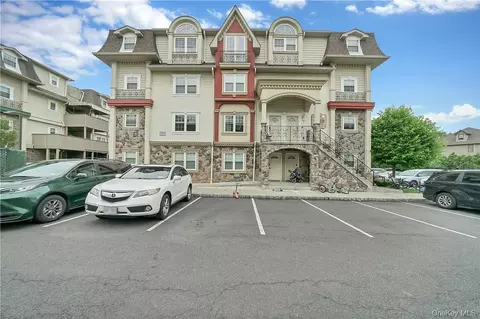 8 Elm St #112, Ramapo, NY 10977
