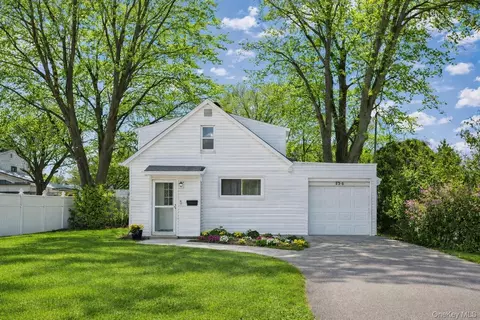 136 N Delaware Ave, Lindenhurst, NY 11757