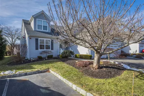 38 Gettysburg Dr, Port Jefferson Station, NY 11776