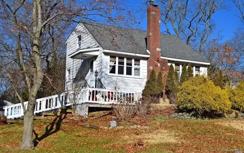 20 Lawrence Dr, Sound Beach, NY 11789
