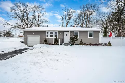 9 Amfer Ct, Bay Shore, NY 11706