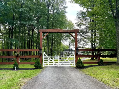 1081 E Mountain Rd S, Philipstown, NY 10516
