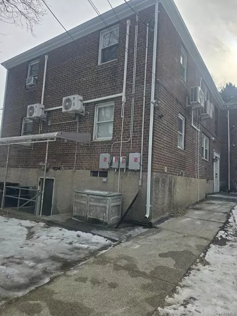 16030 76th Ave, New York, NY 11366