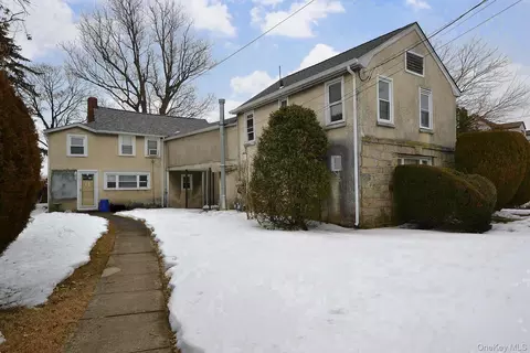 463 S Bayview Ave, Freeport, NY 11520