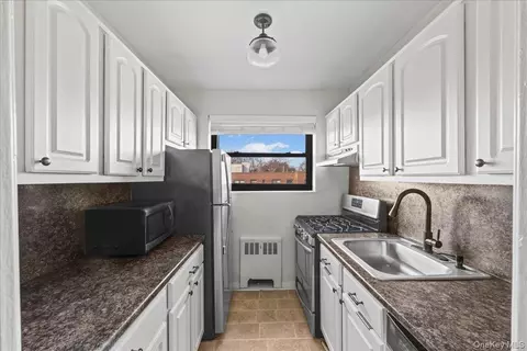 20 Shady Glen Ct #3A, New Rochelle, NY 10805