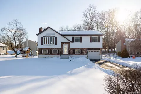 3 Russett Ln, Wappinger, NY 12590