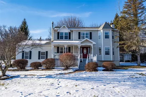 55 Bailey Rd, Wawayanda, NY 10958