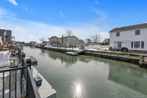 3894 Sands Ln, Seaford, NY 11783