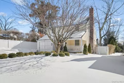 66 Middle Rd, Eastchester, NY 10709