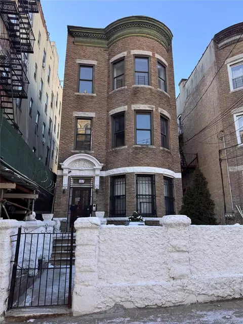 907 Summit Ave, New York, NY 10452
