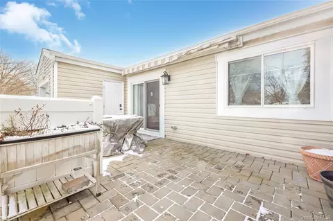 203 Cabot Ct S, Saint James, NY 11780