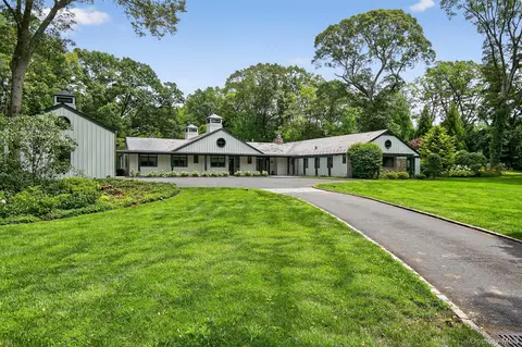 343 Chicken Valley Rd, Glen Head, NY 11545