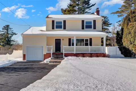 519 Advent St, Westbury, NY 11590
