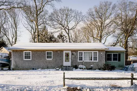 150 Wavecrest Dr, Mastic Beach, NY 11951