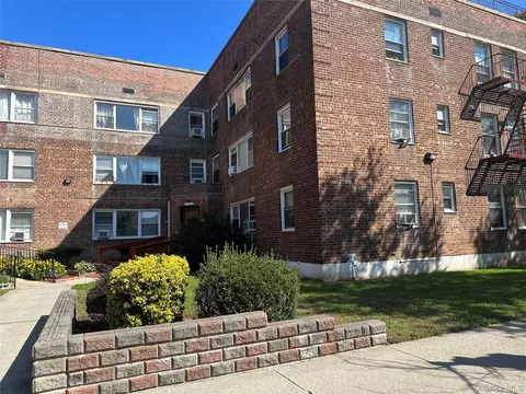 6809 138th St #2C, Flushing, NY 11367
