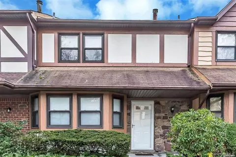 6 Cold Harbour Ln, Woodbury, NY 11797